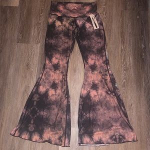 *NWT* Teeki Eagle Feather Yoga Pants!